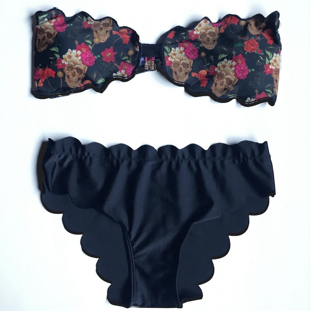 Rose and Skull Scalloped Trim Strapless Bikini